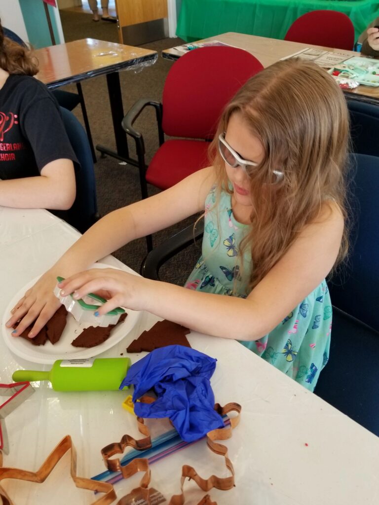 Artwork and artists from the December 2018 — Christmas Fun session at Creating With Blind Abandon.