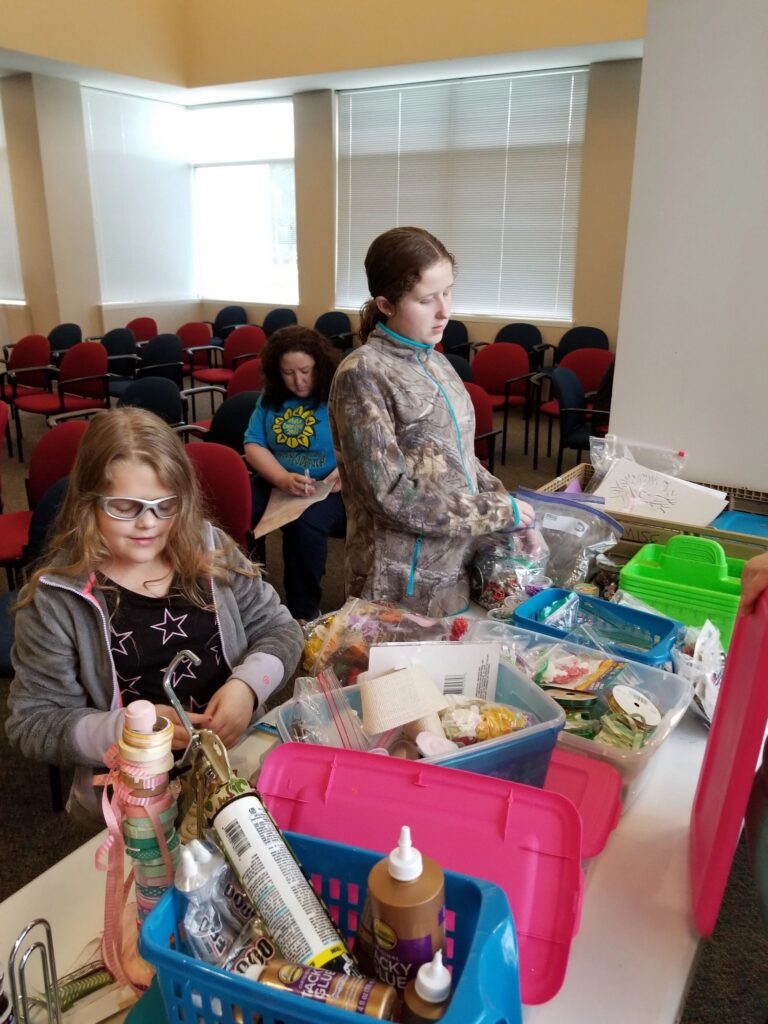 Artwork and artists from the March 2019 — Restaurant Art session at Creating With Blind Abandon.